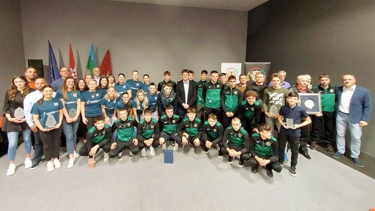 Svi