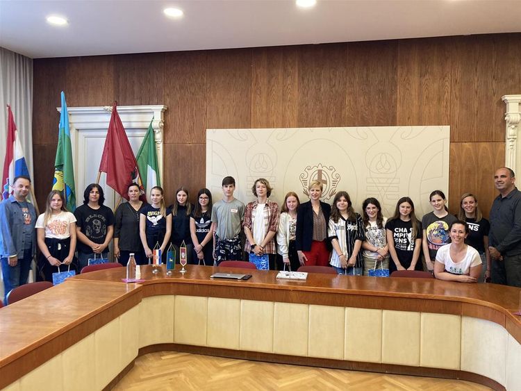 Učenici Iz Trbovlja U Posjeti Opčini